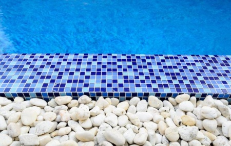 Quelles finitions choisir pour embellir votre piscine ?